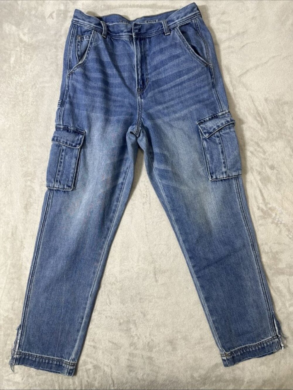 American Eagle mom cargo jeans women’s 10 long distressed hem FLAW